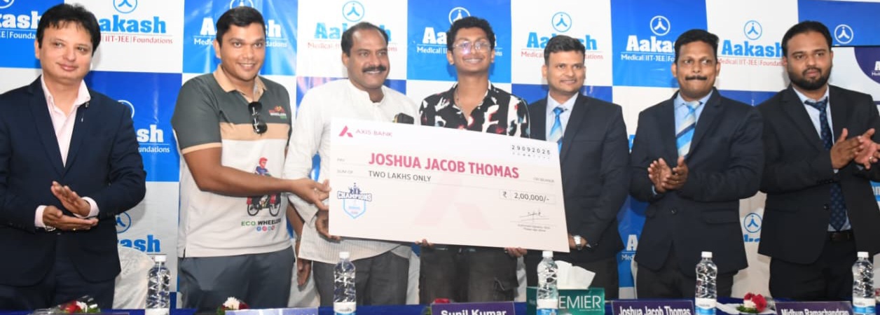 കീം റാങ്ക് ജേതാവ് ജോഷ്വ ജേക്കബ് തോമസിനെ അനുമോദിച്ചു